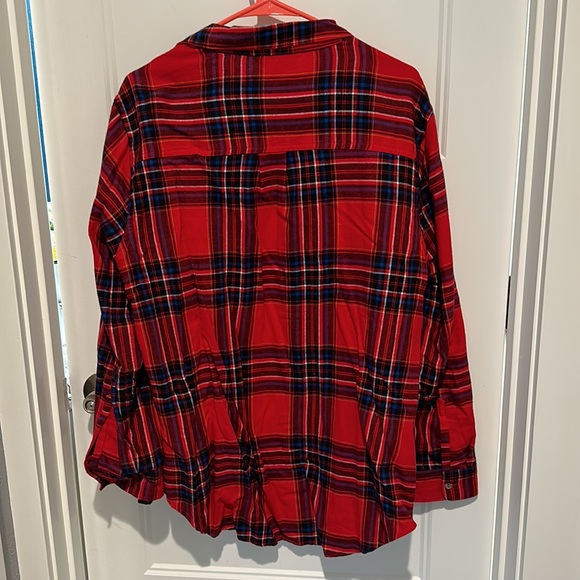 Old Navy XL Flannel Red Plaid The Classic Shirt like new worn once - Picture 3 of 3